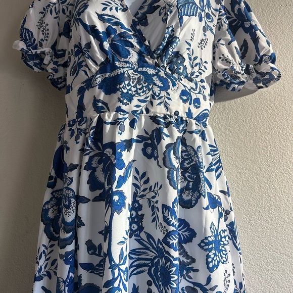SHEIN ALLOVER FLORA PRINT PUFF SLEEVE SURPLICE NECK DRESS SIZE MEDIUM - Picture 2 of 11
